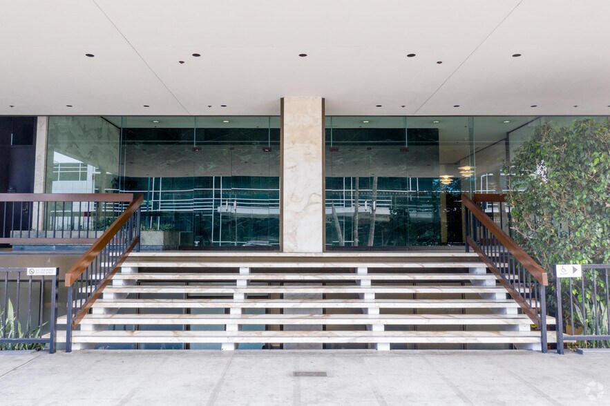 More Photos Of 8920 Wilshire Blvd, Beverly Hills Medical For Lease