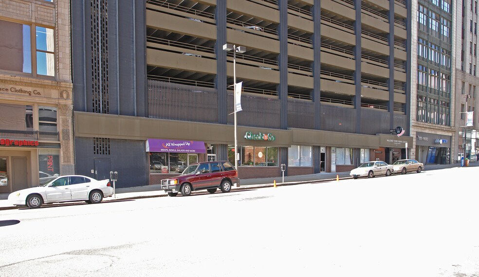 More Photos Of 1116-1120 Grand Blvd, Kansas City Storefront For Lease