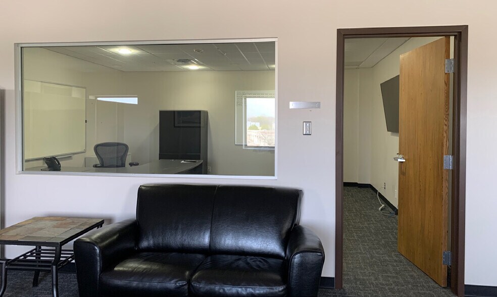 More Photos Of 10828 NW AirWorld Dr, Kansas City Industrial For Lease