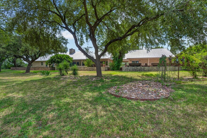 More Photos Of 2234 Highway 90 w, Castroville Flex For Sale