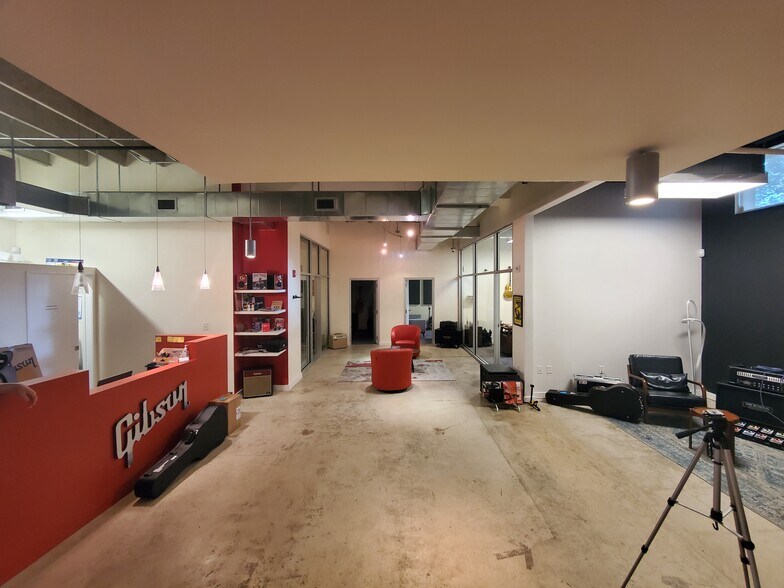 More Photos Of 2751 N Miami Ave, Miami Office For Lease
