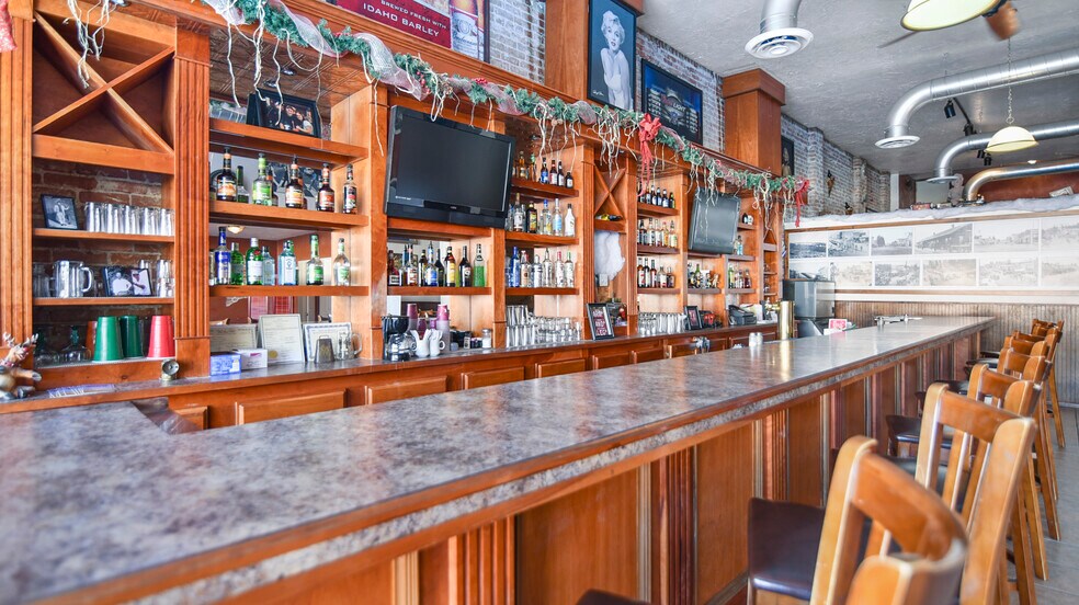 More Photos Of 153 W Walnut St, Genesee Restaurant For Sale