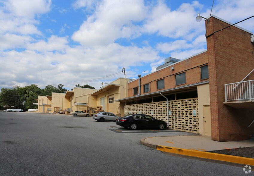 More Photos Of 2401-2465 Linden Ln, Silver Spring Flex For Lease