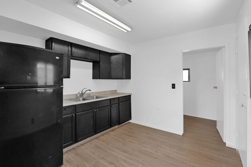 More Photos Of 1806 W Sherman St, Phoenix Warehouse For Sale