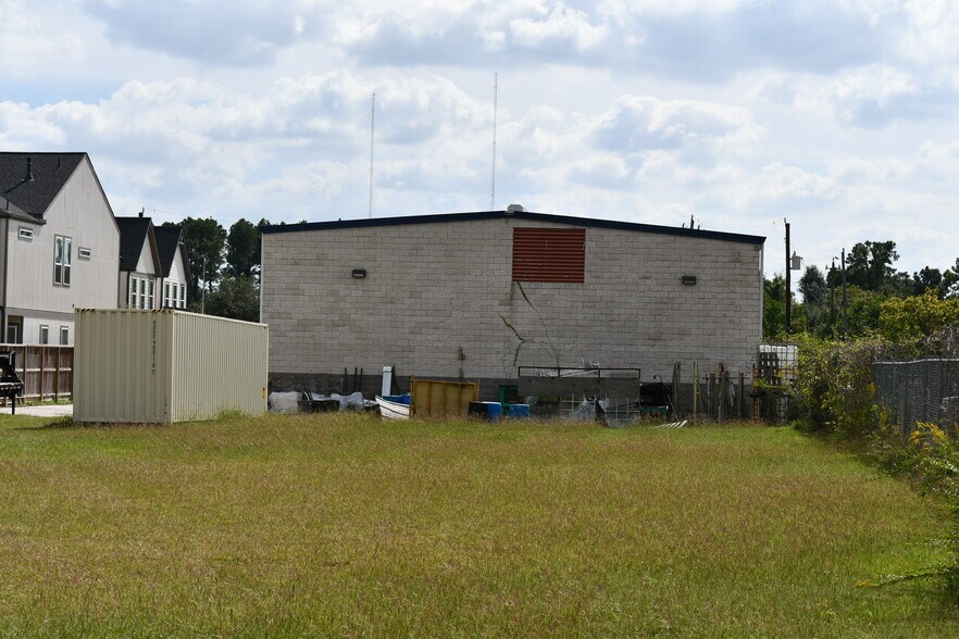 More Photos Of 2620 W Tidwell Rd, Houston Warehouse For Lease