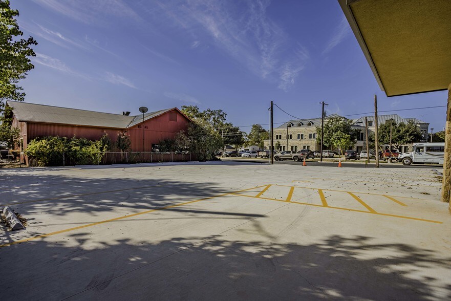 More Photos Of 301 E San Antonio Ave, Boerne Medical For Sale