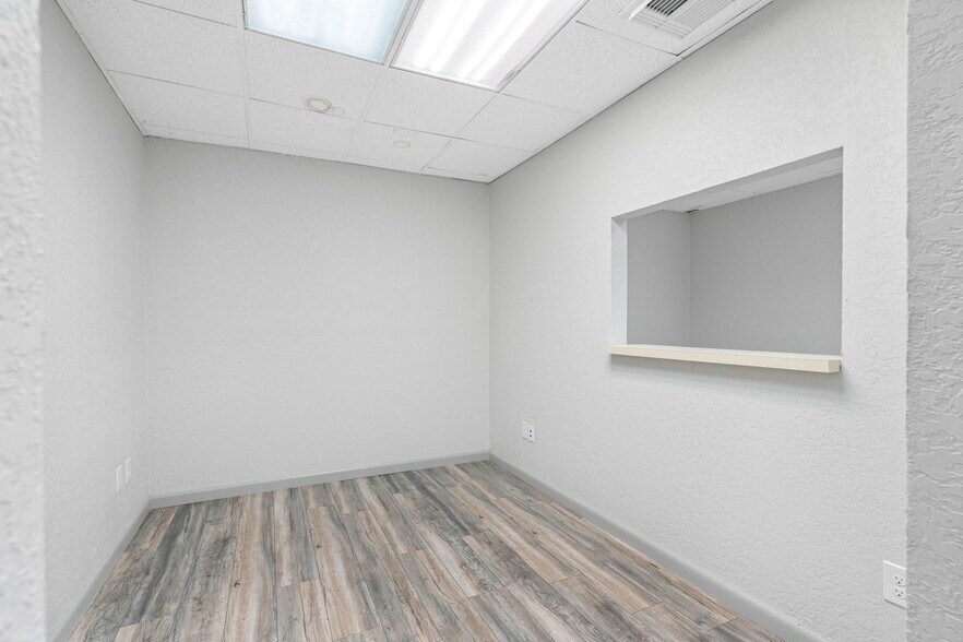 More Photos Of 2812 N 34th St, Tampa Office For Lease