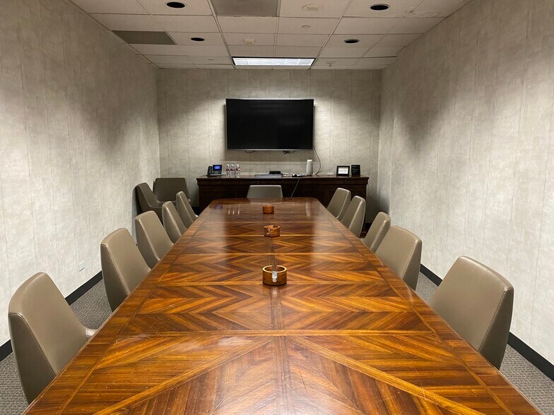 More Photos Of 1901 Avenue of the Stars, Los Angeles Office For Lease