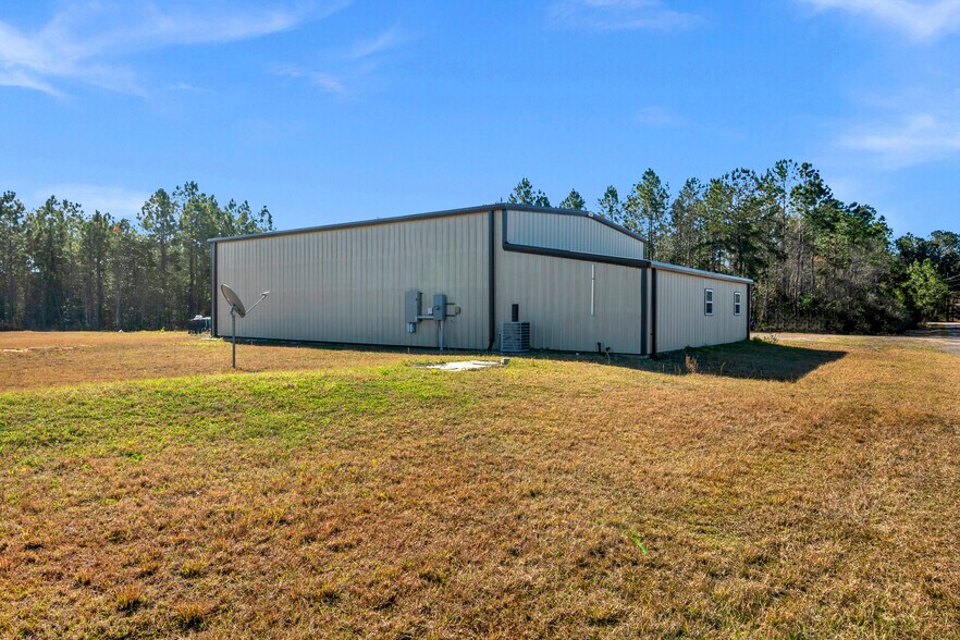 More Photos Of 3464 Albany Ave, Waycross Service For Sale