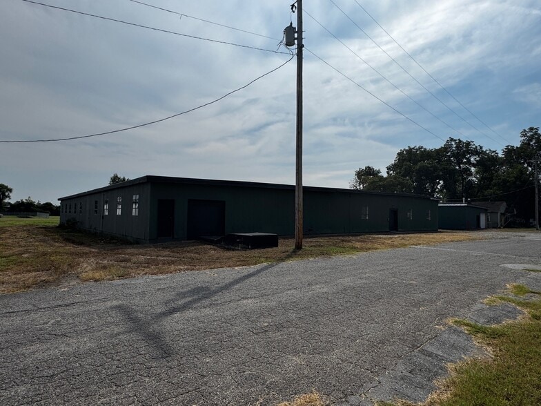 Primary Photo Of 400-404 Dixie Ln, North Little Rock Warehouse For Sale