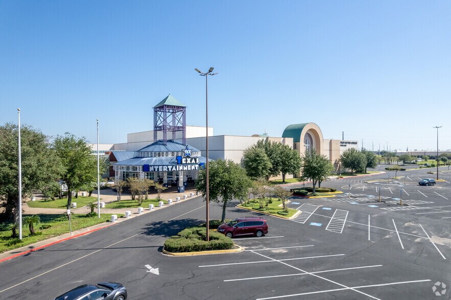 More Photos Of 10000 Emmett F Lowry Expy, Texas City Unknown For Lease