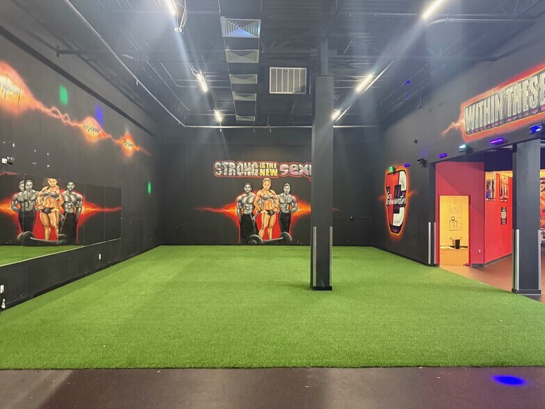 More Photos Of 23250 US Highway 19 N, Clearwater Freestanding For Lease