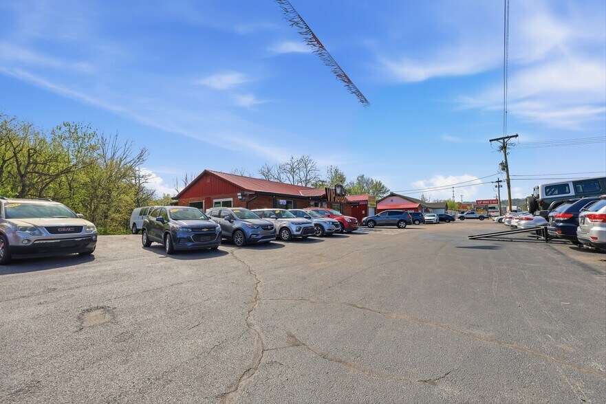 More Photos Of 621 Green Blvd, Aurora Auto Dealership For Sale