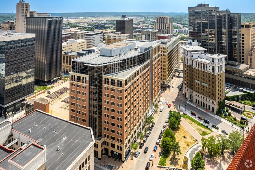 More Photos Of 380-388 Saint Peter St, Saint Paul Office For Lease