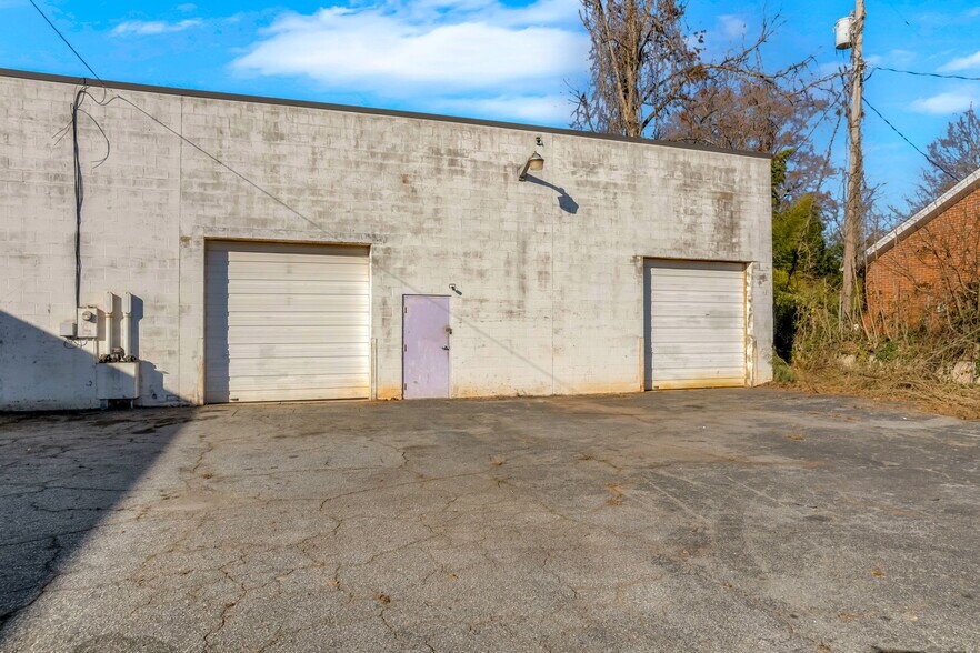 More Photos Of 904 N Main St, Anderson Auto Repair For Sale