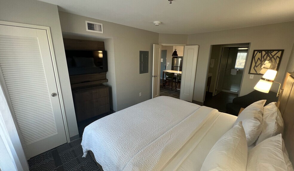 More Photos Of 7418 Washington Ave, Mount Pleasant Hotel For Sale