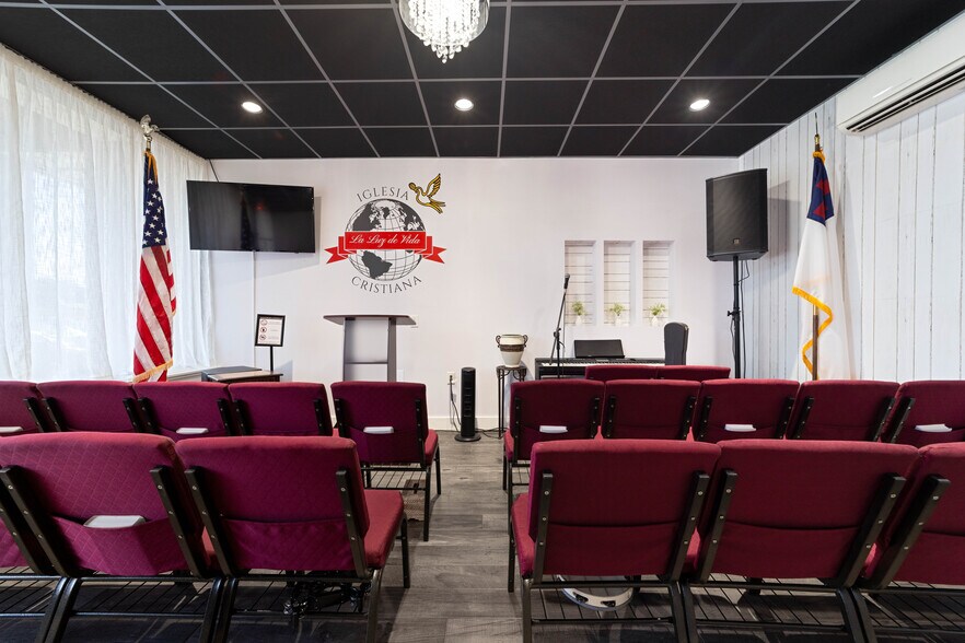 More Photos Of 2210 Wilma Rudolph Blvd, Clarksville Office For Lease