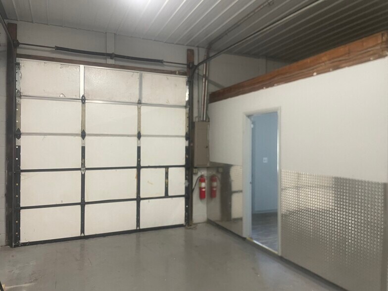 More Photos Of 300 Churchmans Rd, New Castle Unknown For Lease