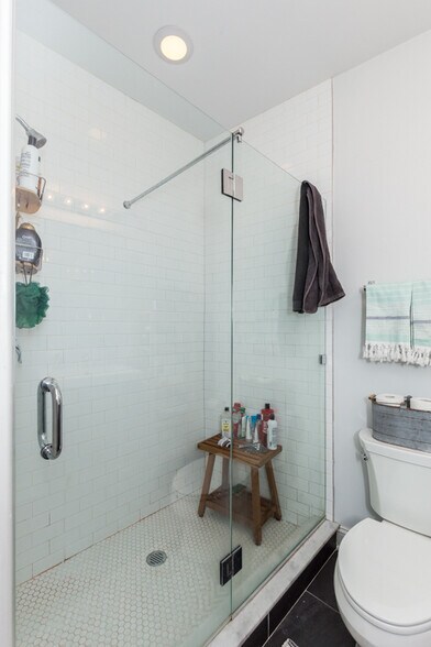 More Photos Of 2427 Frankford Ave, Philadelphia Storefront Retail Residential For Lease