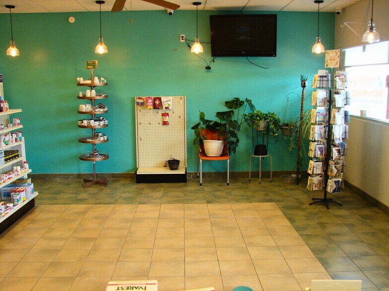 More Photos Of 1013 Cedar St, Bismarck Storefront For Sale