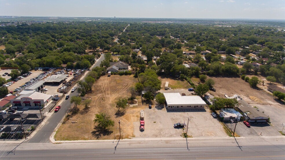 More Photos Of 2200-2204 S WW White Rd, San Antonio Restaurant For Lease