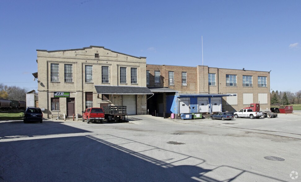 More Photos Of 44 Walnut St, Chilton Manufacturing For Lease