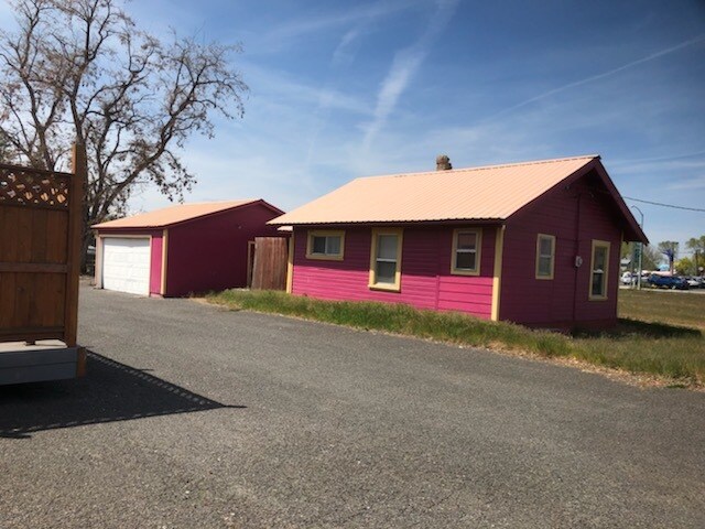 More Photos Of 2425 Oak St, Baker City Restaurant For Sale