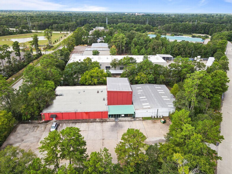 Primary Photo Of 1625 Airport Rd, Conroe Warehouse For Sale