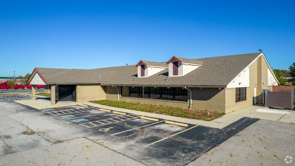 Primary Photo Of 3710 W Dublin Granville Rd, Columbus Restaurant For Lease