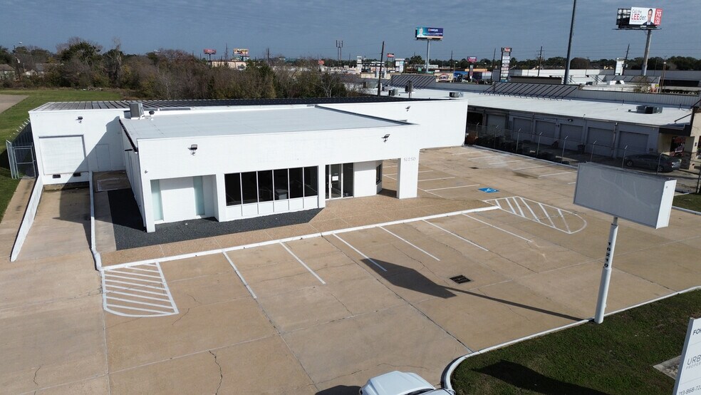 More Photos Of 16210 Clay Rd, Houston Auto Repair For Lease