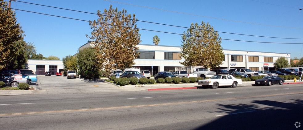 More Photos Of 16735-16745 Saticoy St, Van Nuys Service For Lease