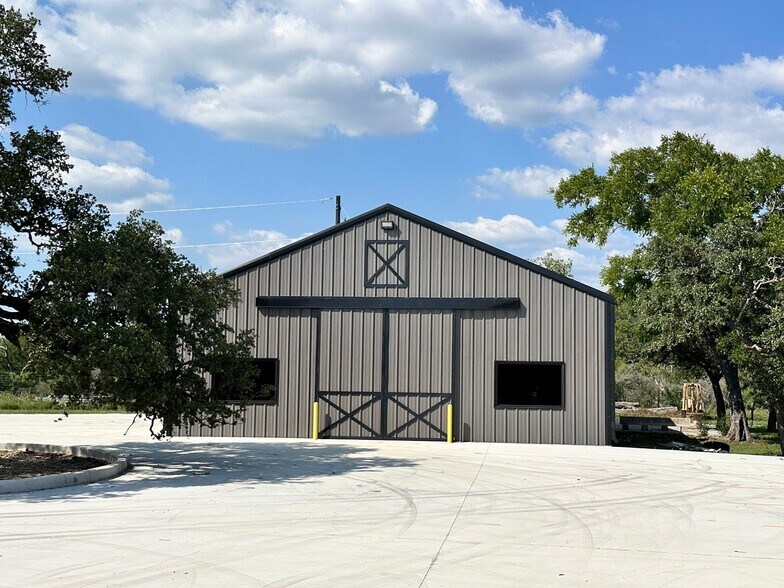 More Photos Of 606 Mill Run, Kerrville Warehouse For Lease