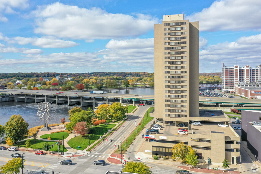 Primary Photo Of 100 1st Ave NE, Cedar Rapids Apartments For Lease