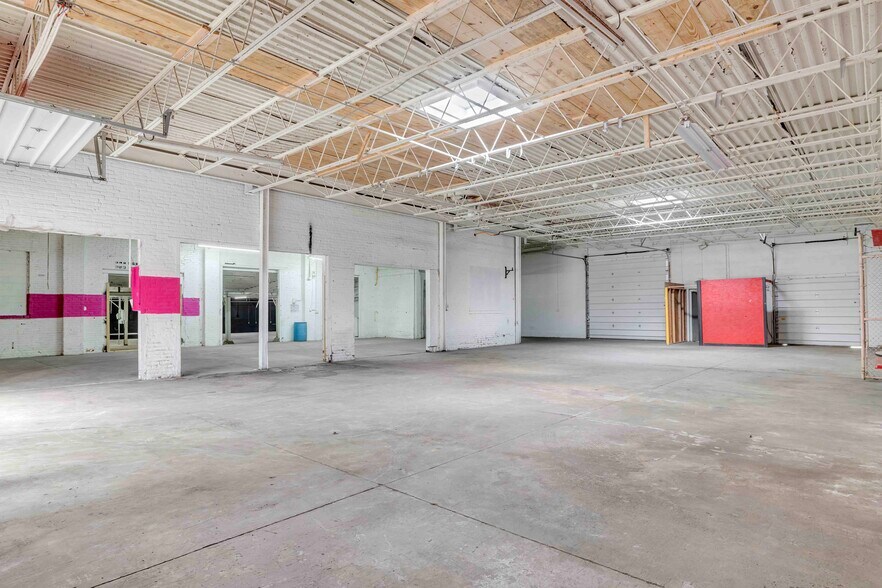 More Photos Of 7500 Bessemer Ave, Cleveland Manufacturing For Lease