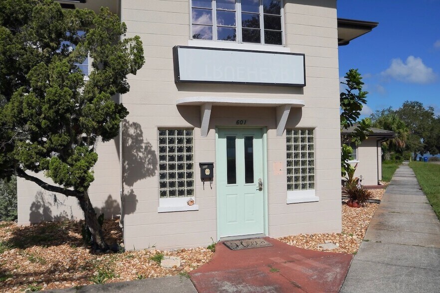 More Photos Of 601 Avenue B NW, Winter Haven Office Residential For Sale