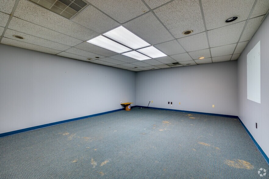 More Photos Of 17 S New York Ave, Atlantic City Parking Garage For Sale