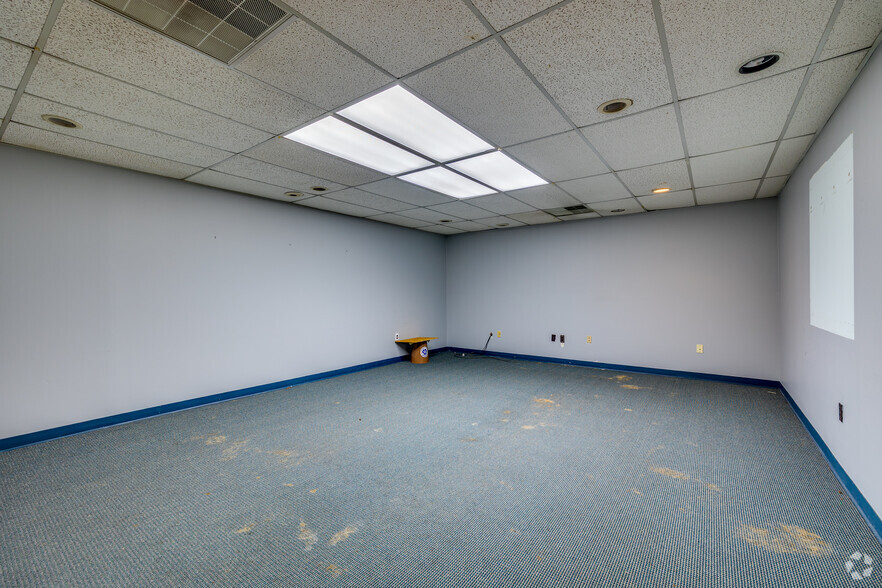 More Photos Of 17 S New York Ave, Atlantic City Parking Garage For Lease