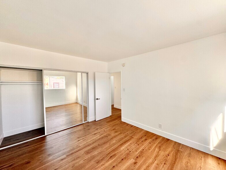 More Photos Of 2718 S Cochran Ave, Los Angeles Apartments For Sale