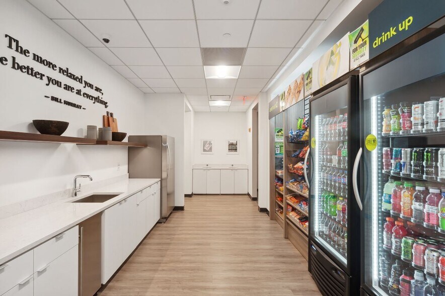 More Photos Of 10 Parkway Blvd N, Deerfield Office For Lease