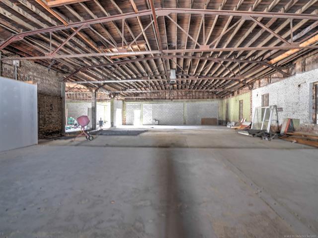 More Photos Of 800 W Okmulgee St, Muskogee Light Distribution For Sale