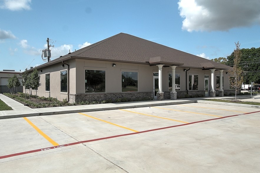 More Photos Of 4518 N Main St, Baytown Medical For Lease