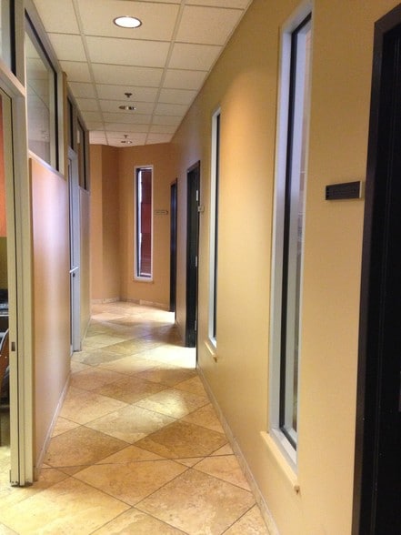 More Photos Of 715 W Lake St, Addison Office For Lease