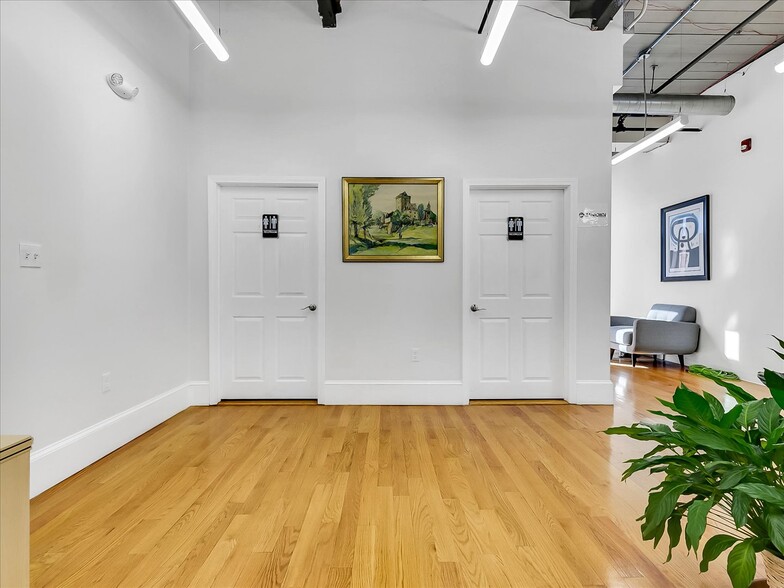 More Photos Of 100 Felton St, Waltham Light Distribution For Sale