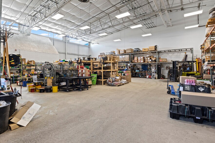 More Photos Of 318 Timothy Ln, Ontario Warehouse For Lease