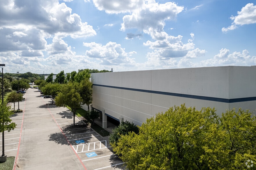 More Photos Of 4155 Patriot Dr, Grapevine Warehouse For Lease