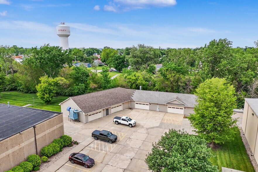 More Photos Of 201 Campus Dr, Huxley Industrial For Sale
