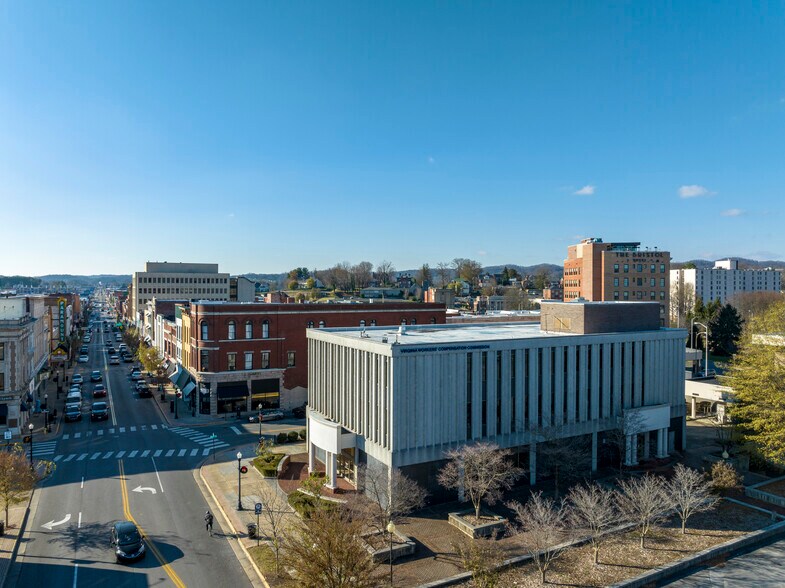 More Photos Of 425 State St, Bristol Bank For Lease