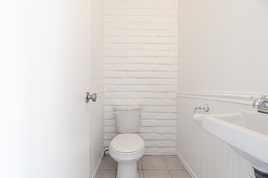 More Photos Of 1840 E 29th St, Long Beach Contractor Storage Yard For Lease