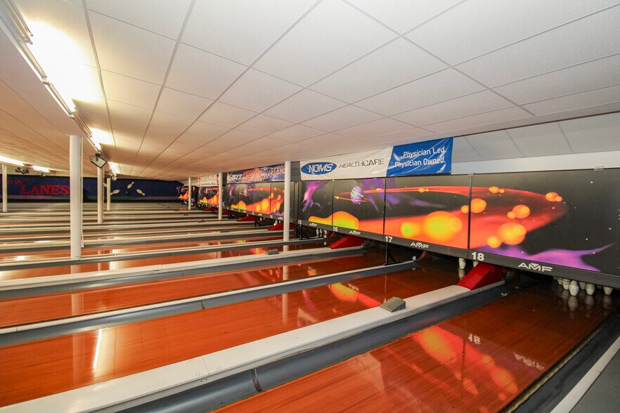 More Photos Of 125 Main St, Huron Bowling Alley For Sale