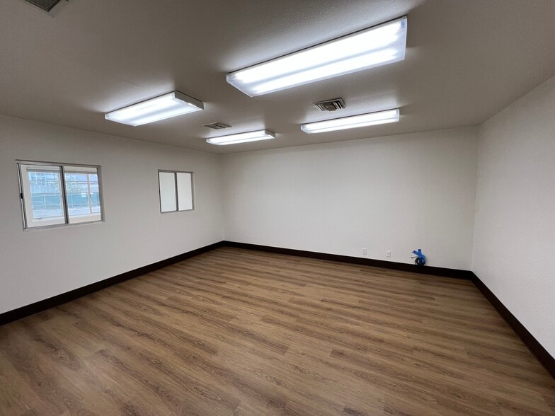 More Photos Of 5436 Cleon Ave, North Hollywood Warehouse For Lease